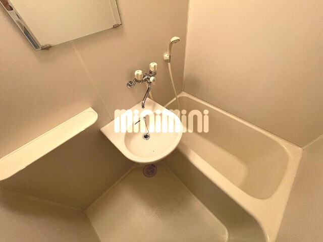 バス・シャワールーム　給湯式のお風呂