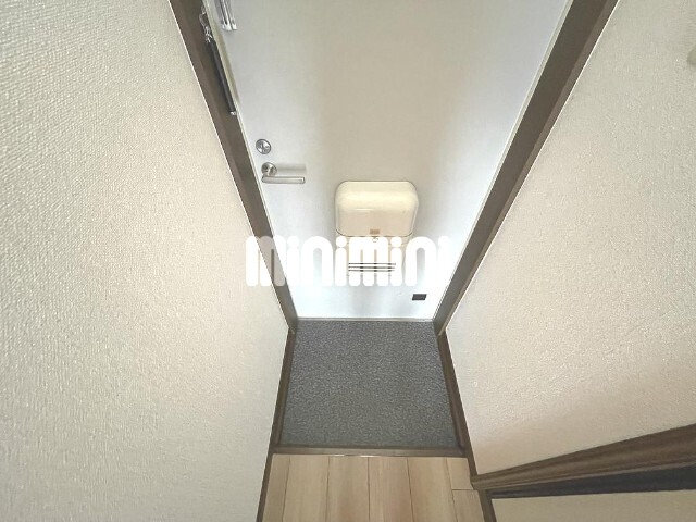 玄関　玄関ドアポストあります。