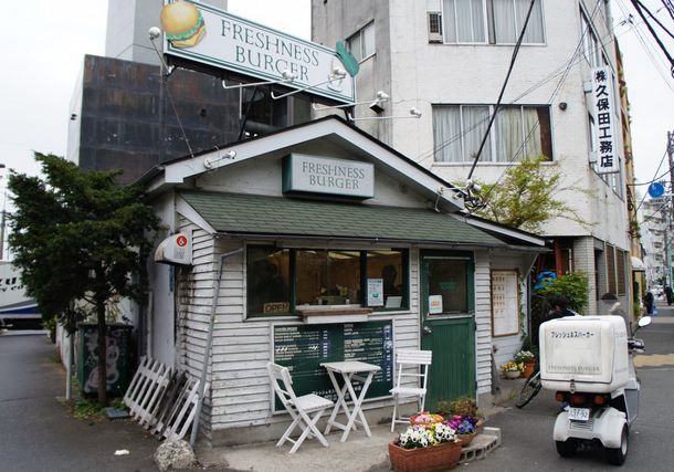 飲食店　フレッシュネスバーガー富ヶ谷店（飲食店）まで487m