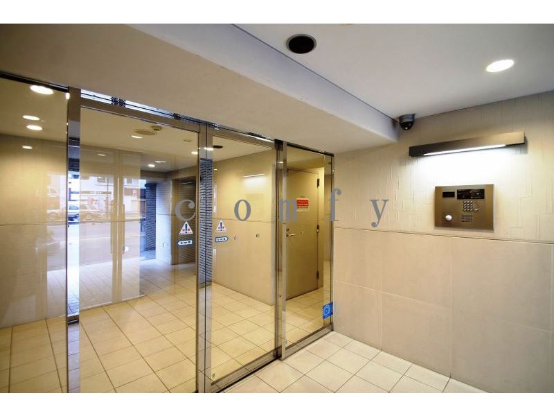 エントランス　オートロック付きエントランス