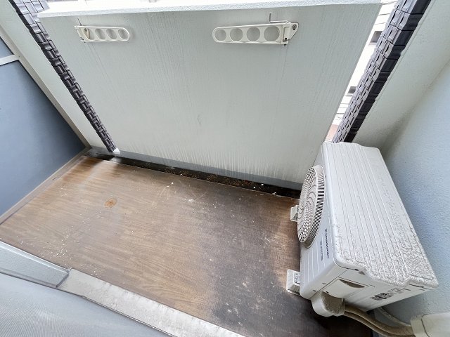 バルコニー　暖かな日差しのふりそそぐバルコニー