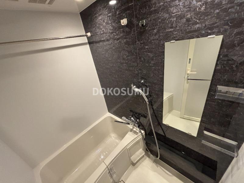 バス・シャワールーム　一日の疲れをやさしく癒やす、清潔感あふれるリラックスバス。