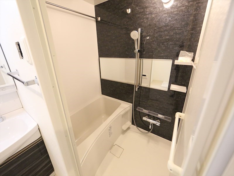 バス・シャワールーム　浴室暖房乾燥機付　追い焚き・オートバス機能付お風呂