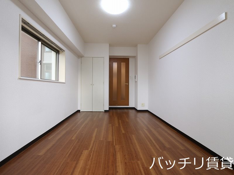 居室・リビング　別号室タイプの為、現状を優先致します