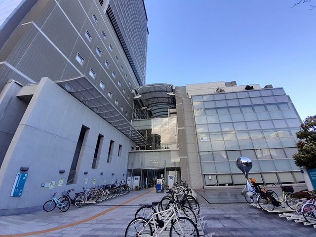 図書館　足立区立中央図書館（図書館）まで70m