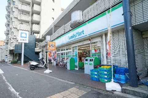 コンビニ　ファミリーマート 紫明通店（コンビニ）まで40m
