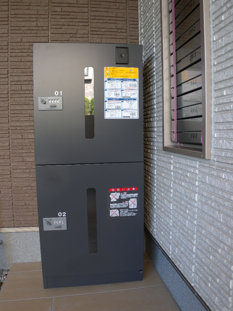 エントランス　宅配BOX