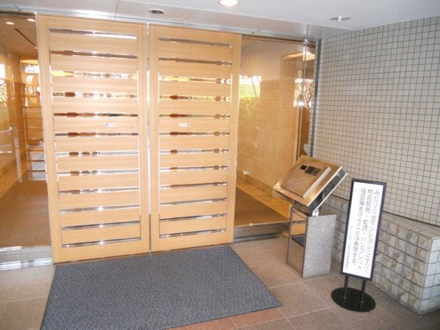 ロビー　★安心のオートロック付き★