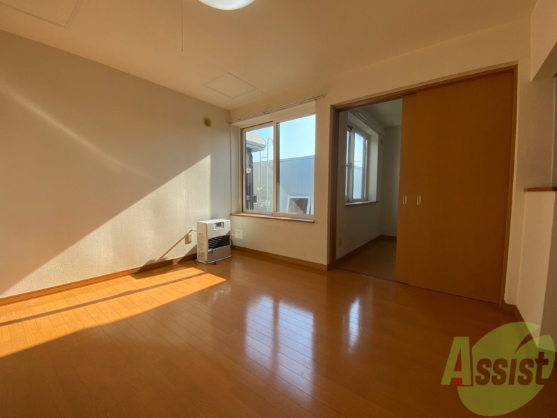 居室・リビング　広くてキレイなお部屋が広がっていて、充実した生活が送れそう。