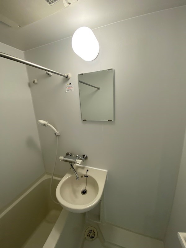 洗面設備　※別部屋の参考写真です。