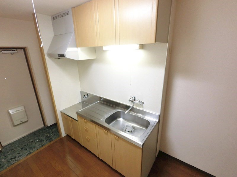 その他　上下収納棚のあるキッチンです。（同建物別室の画像です）