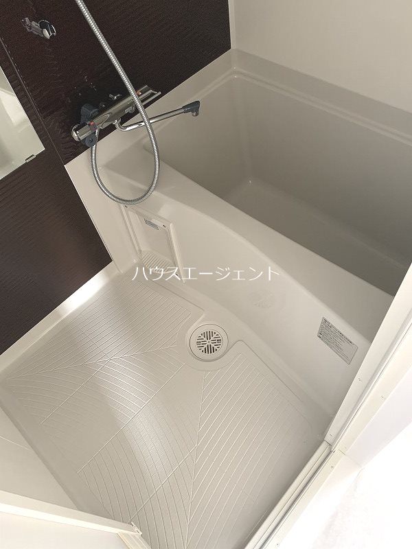 バス・シャワールーム　綺麗なお風呂です。※別号室参考画像