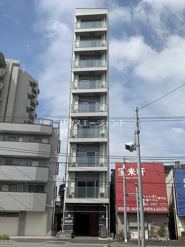 建物外観　9階建てのマンションです。