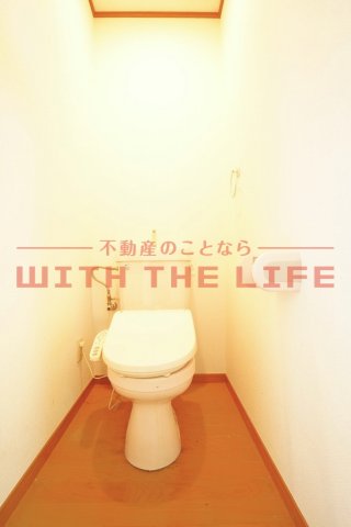トイレ　落ち着いた色調のトイレです
