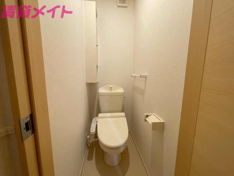 トイレ　同型参考写真