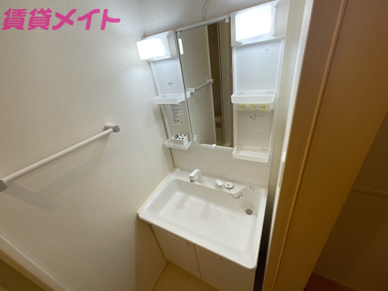 洗面設備　同型参考写真
