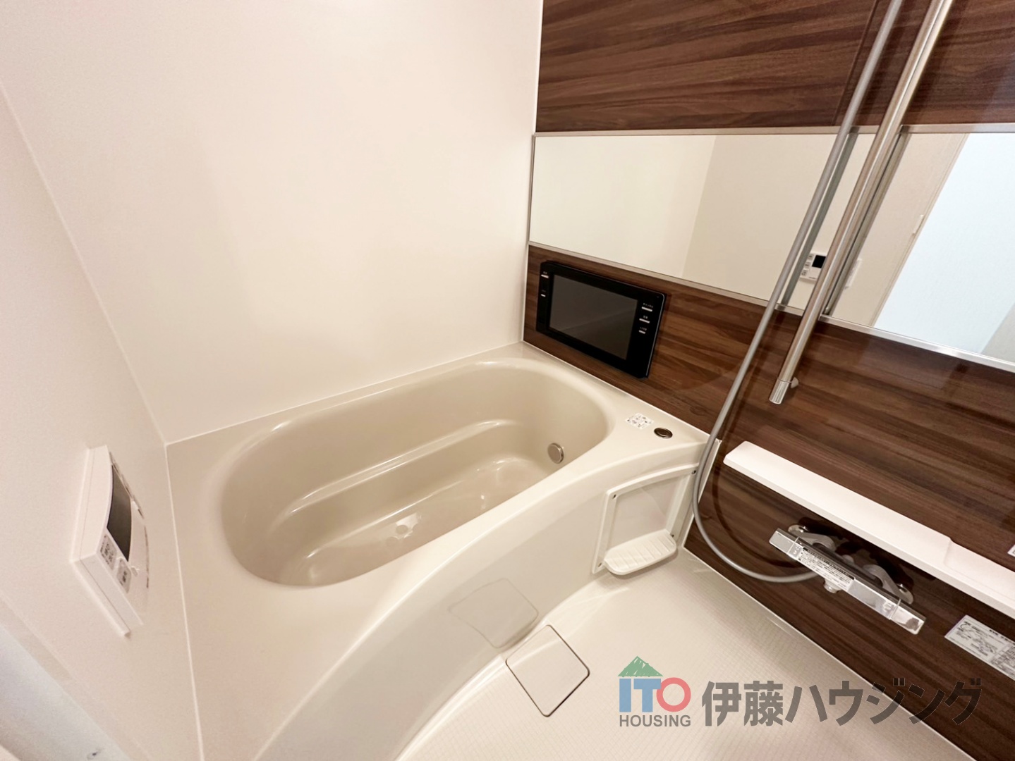 バス・シャワールーム　同間取りの別部屋の写真です。クロス等色合いが場合があります。