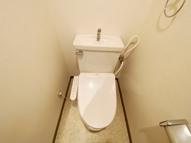 トイレ　別号室の参考写真です。
