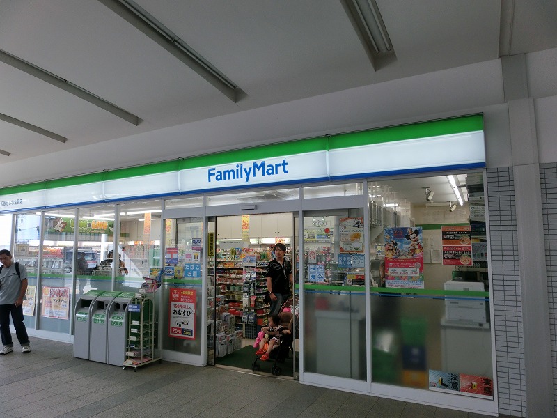 コンビニ　ファミリーマート（コンビニ）まで808m