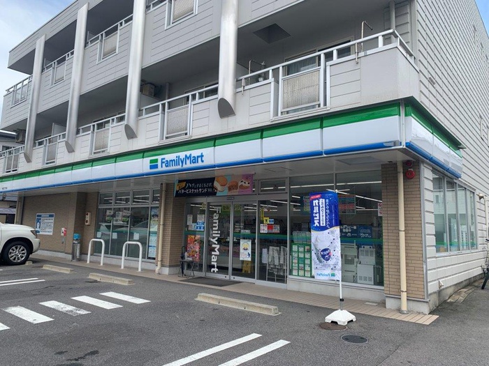 コンビニ　ファミリーマート（コンビニ）まで350m