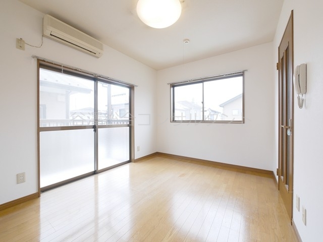 居室・リビング　エアコン付、角部屋
