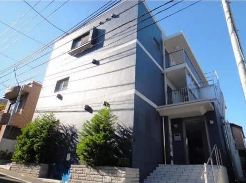 建物外観　鉄筋コンクリート造のがっちりとした建物。