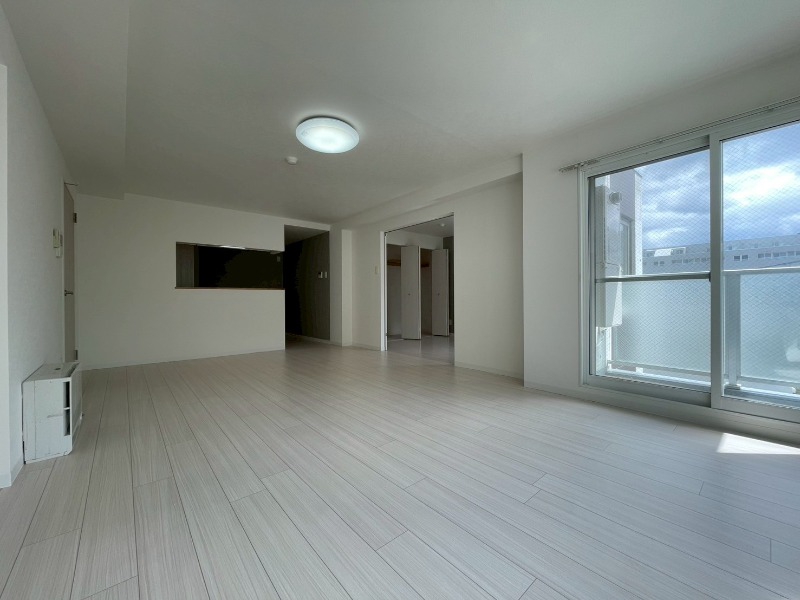 居室・リビング　広くてキレイなお部屋が広がっていて、充実した生活が送れそう。