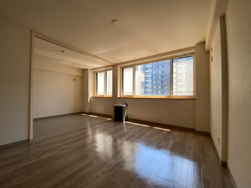 居室・リビング　広くてキレイなお部屋が広がっていて、充実した生活が送れそう。