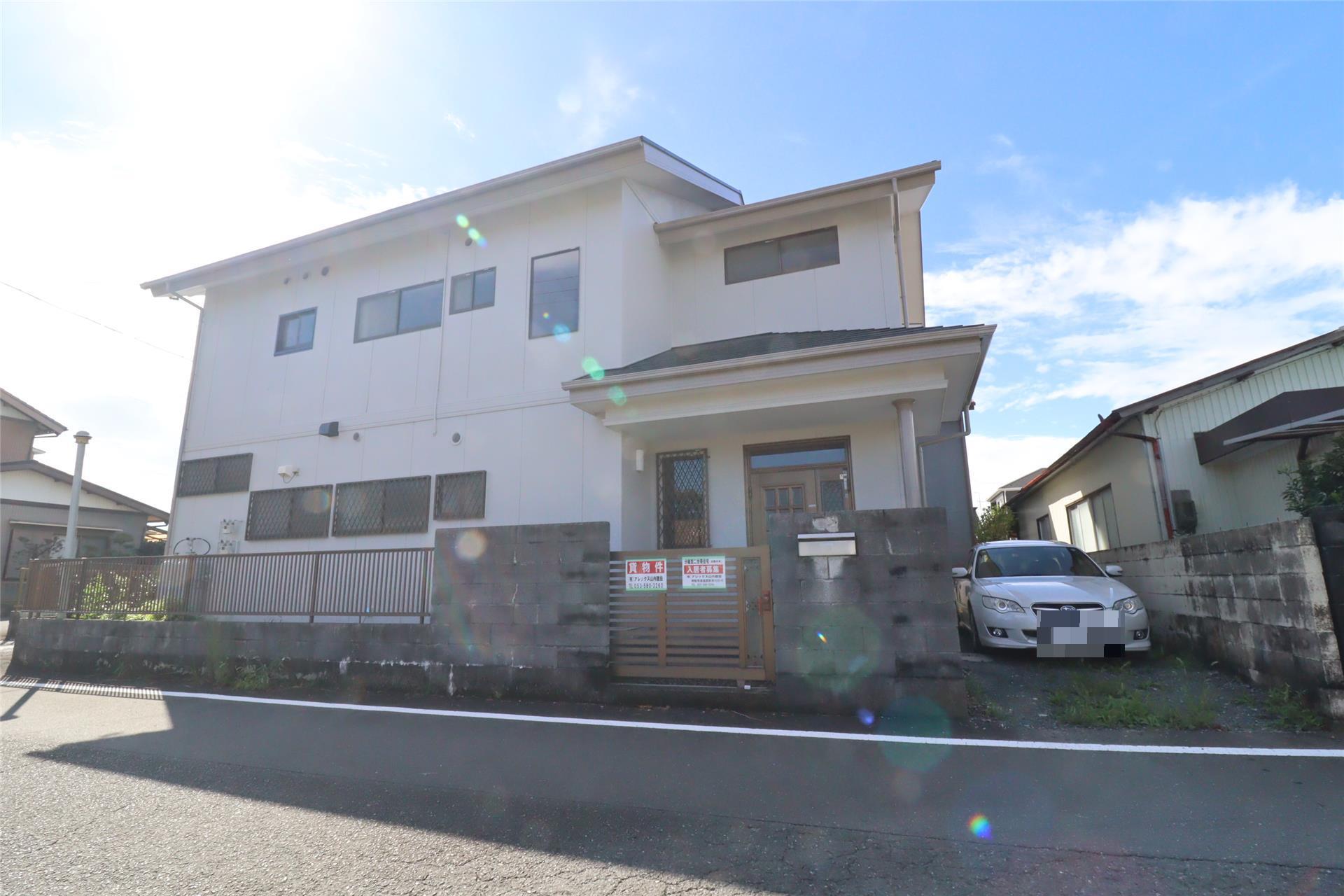 於呂戸建て貸家