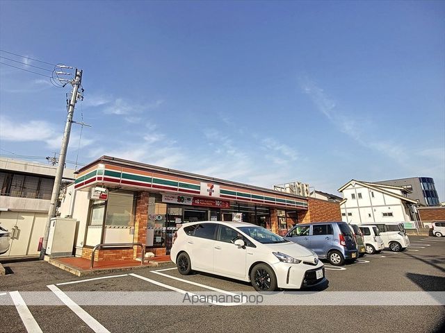 コンビニ　セブンイレブン（コンビニ）まで334m