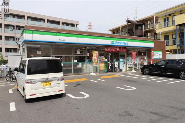 コンビニ　ファミリーマート（コンビニ）まで143m