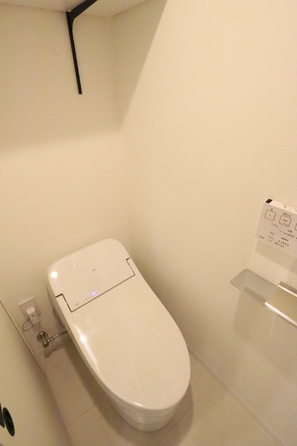 トイレ　◆収納棚のあるトイレスペース◆