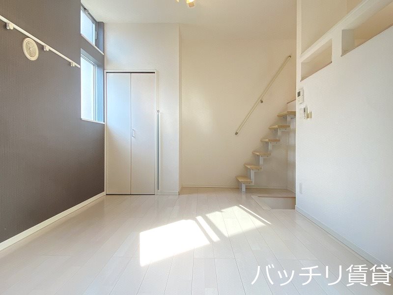 居室・リビング　別号室タイプの為、現状を優先致します。
