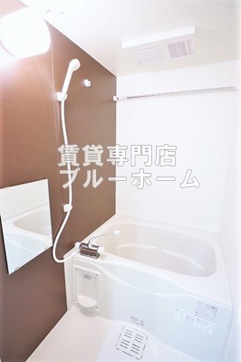 バス・シャワールーム　浴室乾燥機付きで雨の日も困りません！