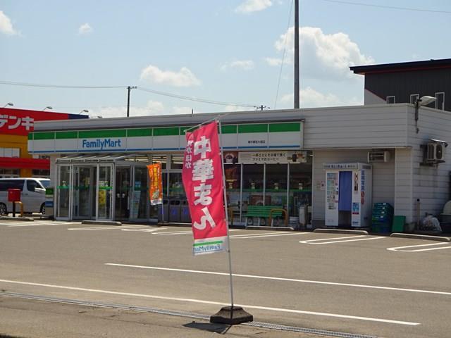 コンビニ　ファミリーマート横手西店（コンビニ）まで218m