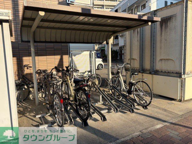 その他　屋根付き駐輪場