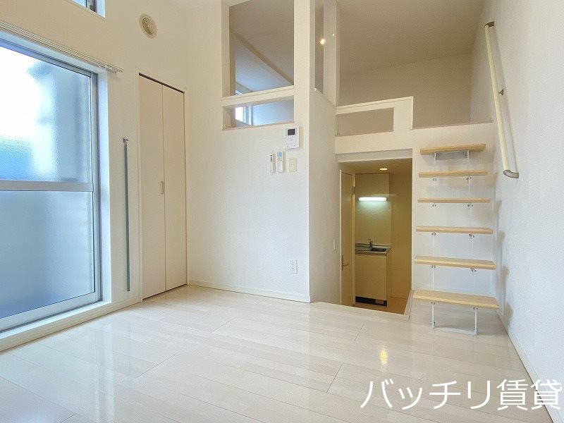 居室・リビング　同型タイプの為、現状を優先いたします。