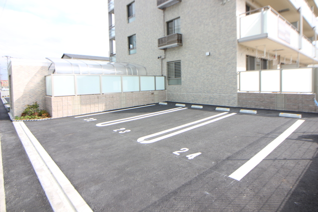 駐車場　駐車場