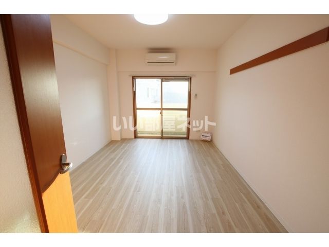リファレンス門司駅前の居間写真