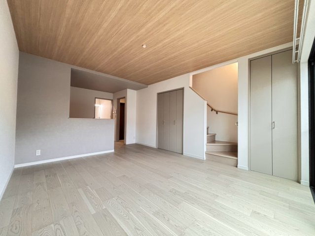 本町戸建20-2の居間写真
