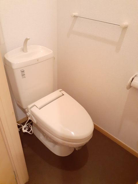 近鉄名古屋線 近鉄富田駅 徒歩15分 2階建 築17年のトイレ写真