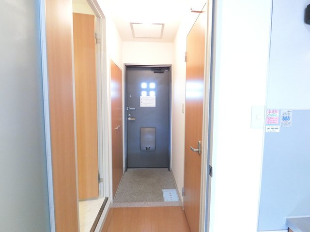 玄関　※別部屋参考写真です。