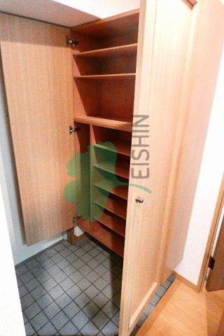 玄関　下駄箱もしっかりついてます！