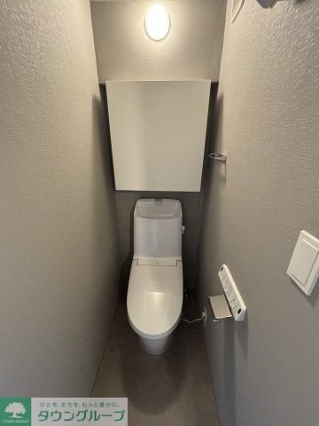 トイレ　★奇数階・偶数階で木材や壁の色が異なります。