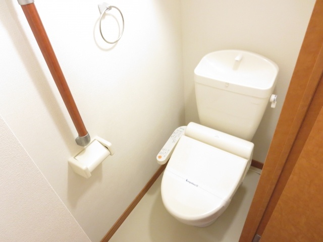 【宜野湾市真栄原のアパートのトイレ】