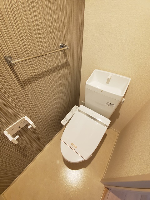 トイレ　103号室の写真を掲載しております。