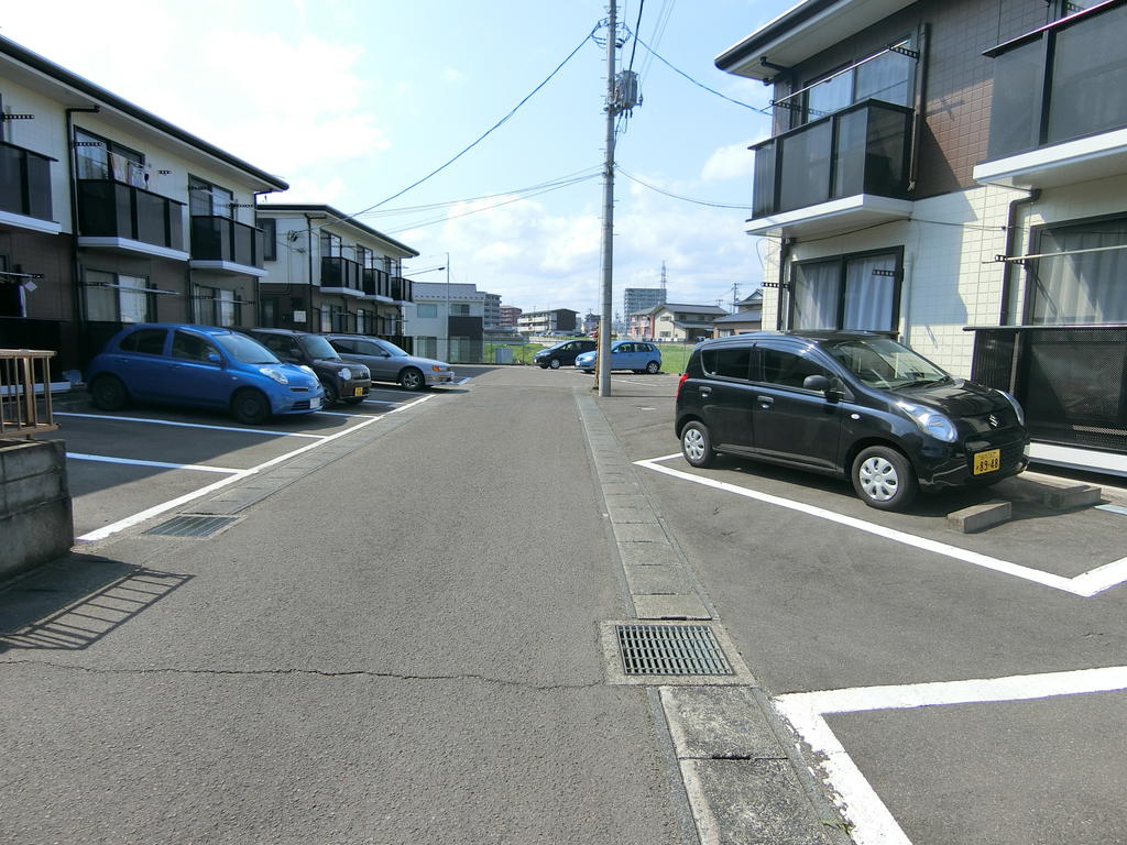 【仙台市太白区南大野田のアパートの駐車場】