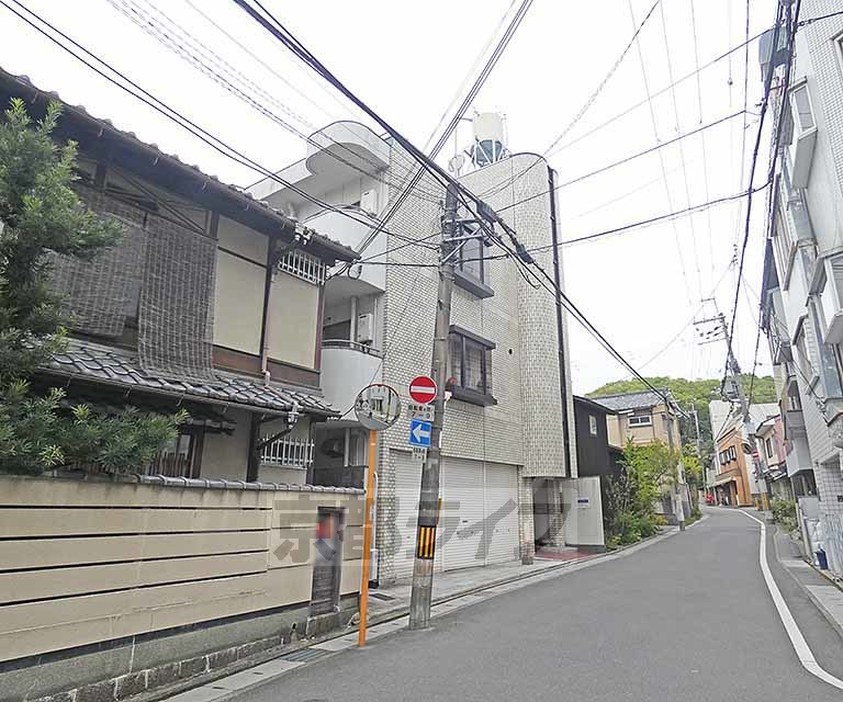 京都市左京区北白川下池田町のマンションの建物外観