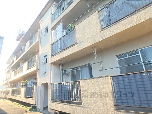 京都市北区西賀茂山ノ森町のマンションの建物外観
