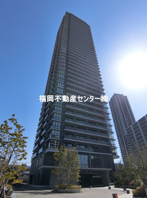 【福岡市東区香椎照葉のマンションの建物外観】